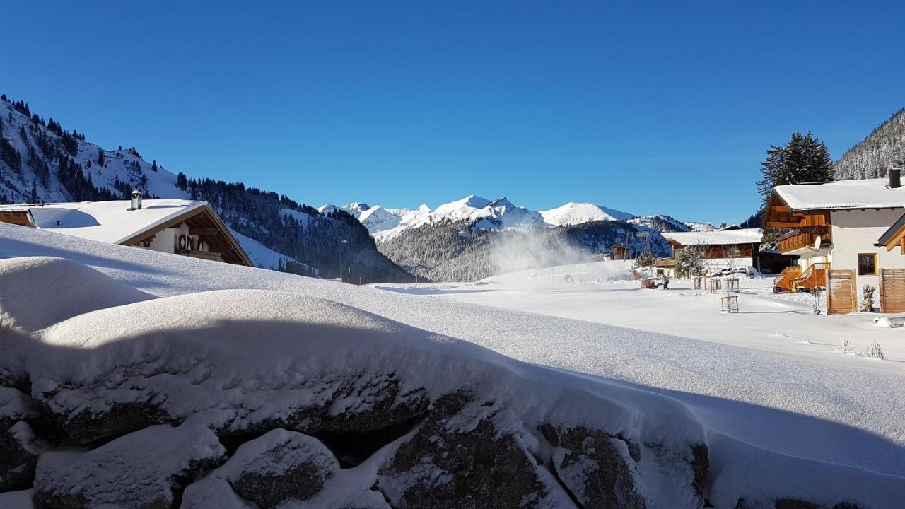 Alpenflair Apartment Berwang Bagian luar foto